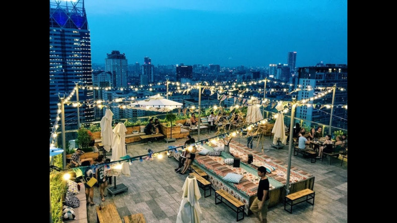 Ngoài ra Trill Rooftop Cafe cũng là địa chỉ đáng giá để chụp ảnh cưới, giao lưu âm nhạc, tổ chức sự kiện, các chương trình liên quan đến café. ﻿