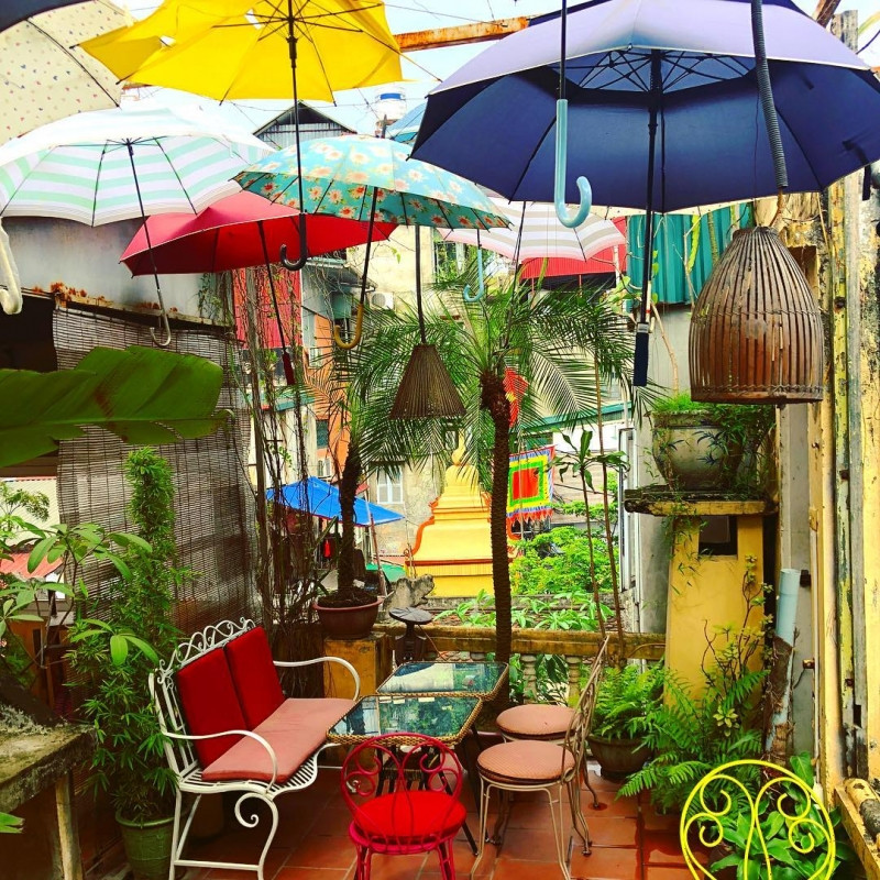 Góc của những chiếc ô ngập sắc màu được yêu thích nhất tại Nola Cafe