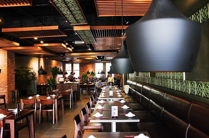 Không quá cầu kỳ, không quá xa hoa, không gian Nhà hàng được thiết kế theo đơn giản nhưng đầy ấn tượng
