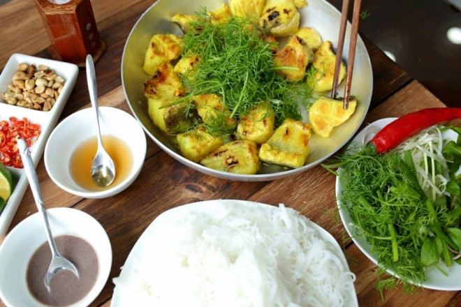 Nhà hàng Chả cá Hà Thành vốn được lòng thực khách bởi chất lượng món ăn lẫn phong cách phục vụ