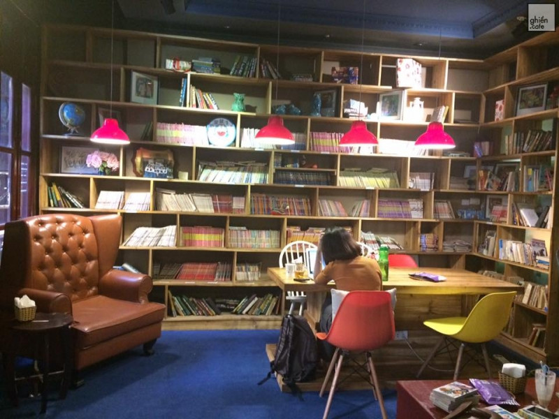 Hoa 10 Giờ - Floral & Book Cafe