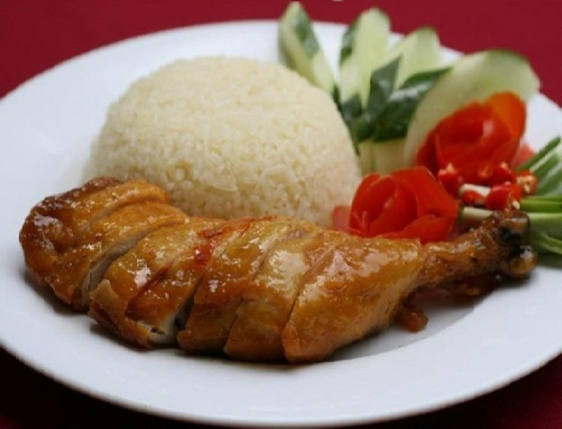 Cơm gà Đông Nguyên được nhiều người dân Sài Gòn ưa thích.