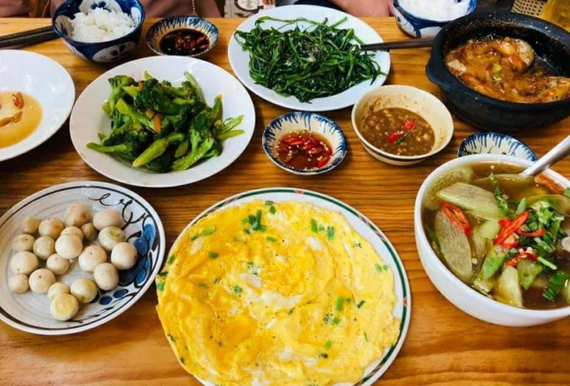 Cơm Bờ Kè Quán