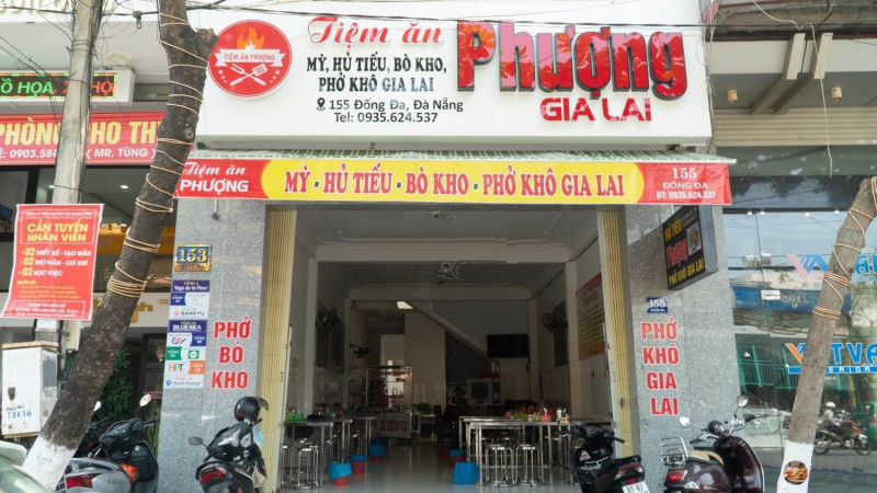 Tiệm ăn Phượng