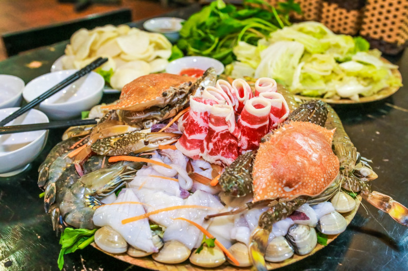 Món lẩu hải sản ở đây chắc chắn không thể thiếu trong thực đơn những món ăn được lựa chọn nhiều nhất tại quán Eo Biển