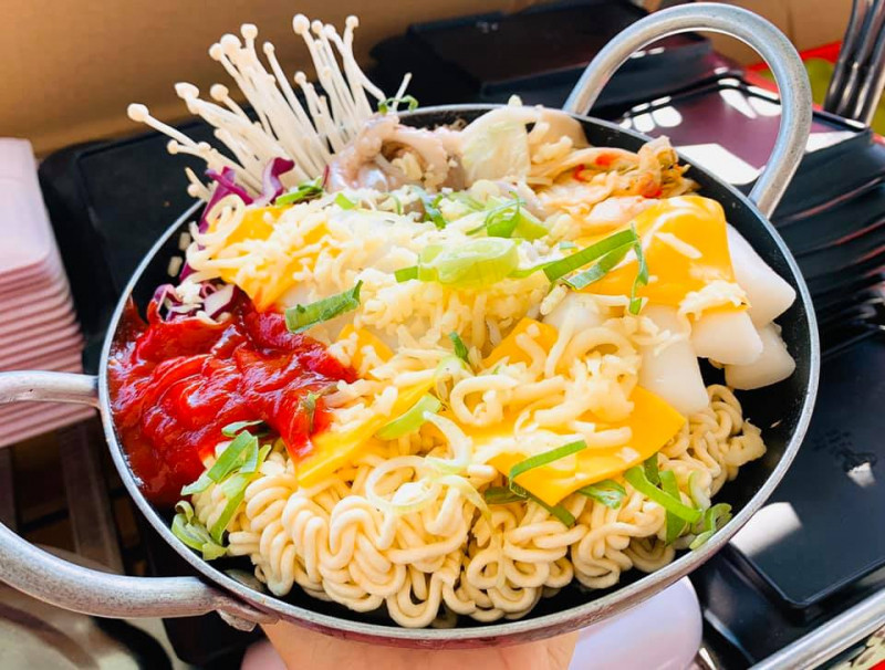 Thêm một địa chỉ ăn lẩu nữa ở Nha Trang đó là Bà Hạnh Food