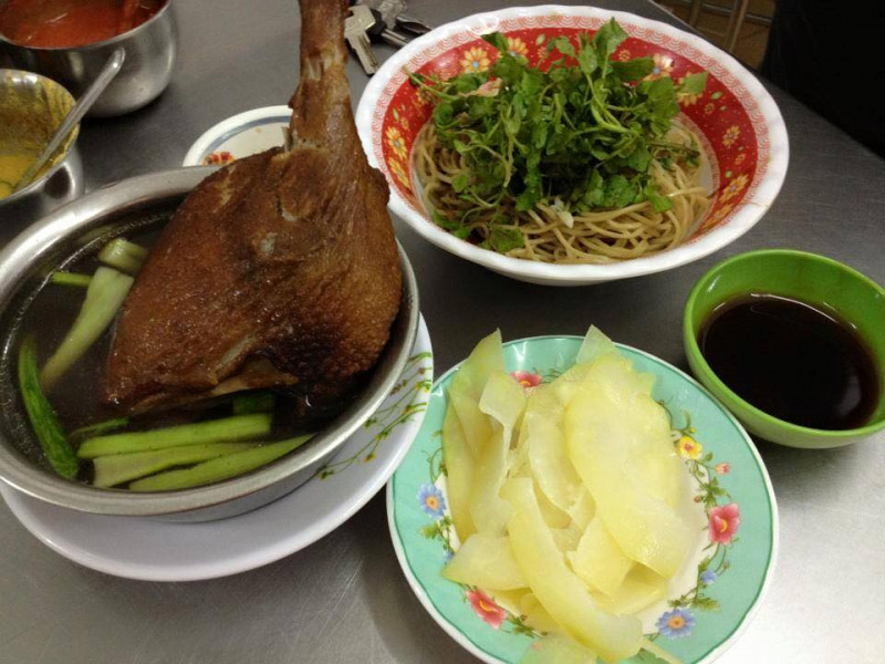 Dìn Chón là quán mì truyền thống của người Hoa mở cũng khá lâu ở Sài Gòn