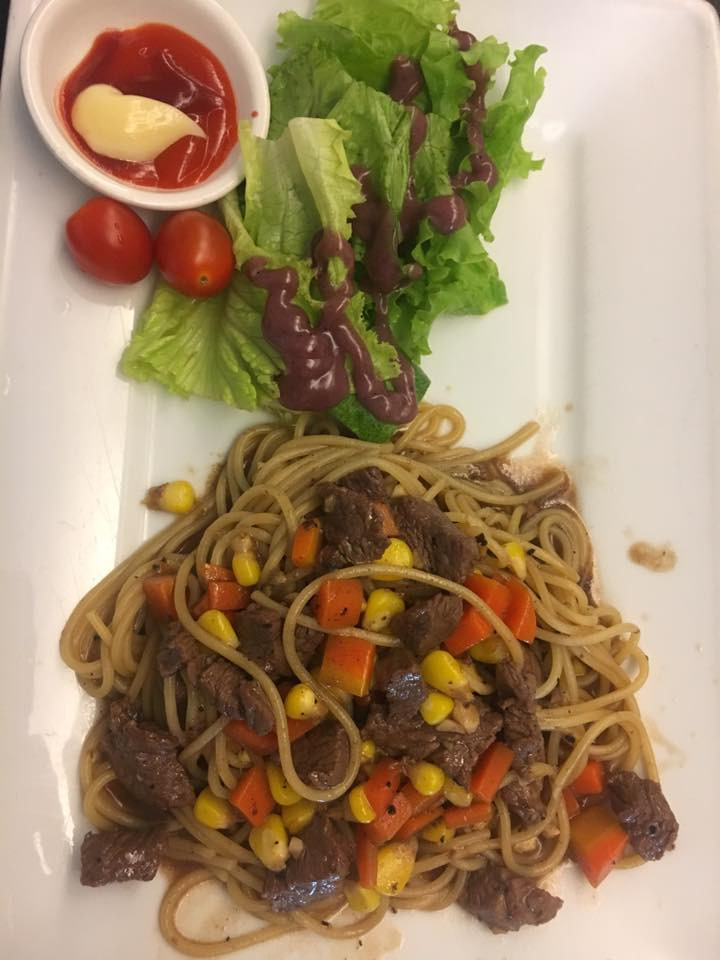 Beefsteak 100g là địa chỉ dành cho những ai muốn ăn món Âu giá Việt tại quận 3. Quán không quá quy mô nhưng món ăn cực kì tuyệt vời.