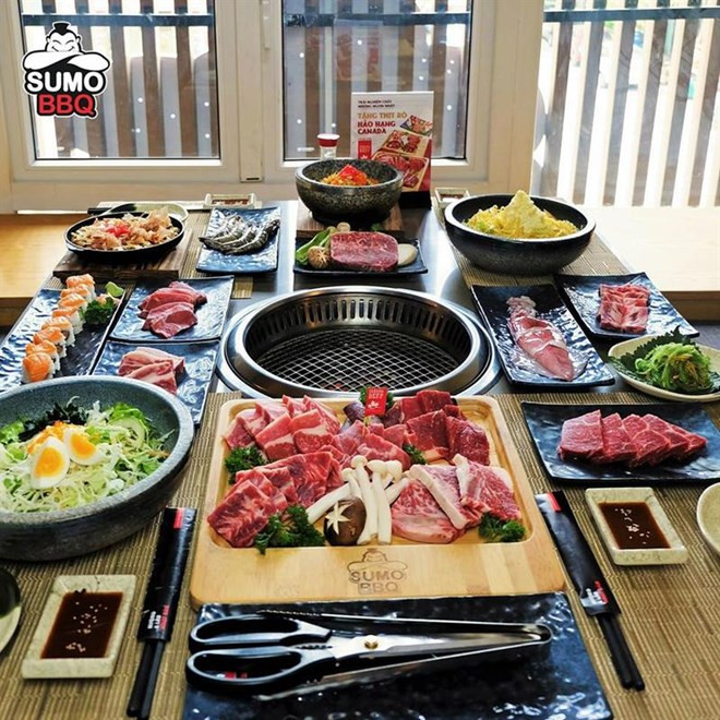 ﻿﻿﻿Bữa tiệc nướng lẩu Sumo BBQ Buffet với menu vô cùng phong phú với hàng trăm món ăn đặc sắc đậm vị Nhật Bản.