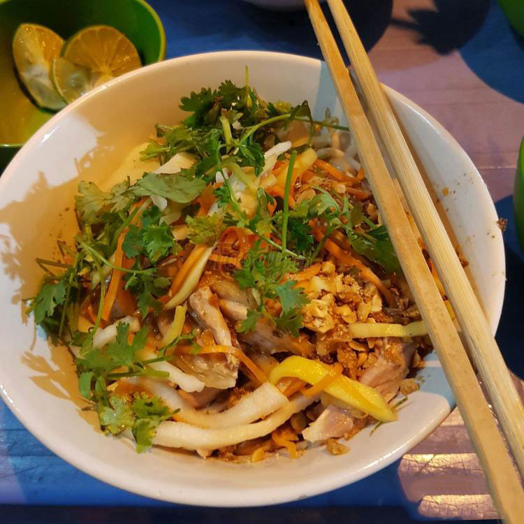 Phở gà trộn Khánh Béo