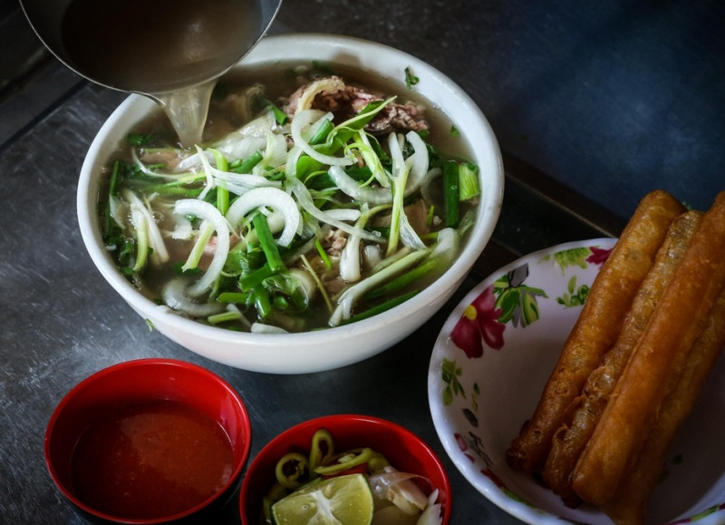 Hơn 30 năm qua, ﻿﻿phở Phú Gia đã mang những hương vị rất Hà Nội đến gần hơn với người dân Sài thành
