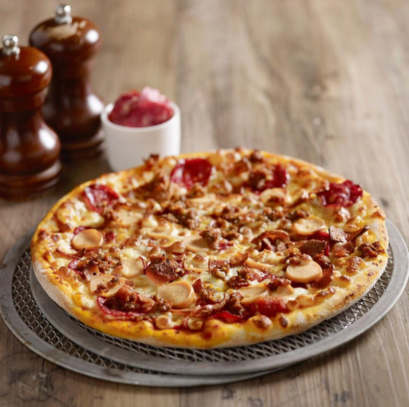 Những chiếc pizza được chuẩn bị đúng kiểu châu Âu từ nguyên liệu cho đến cách bày tri và hương vị.