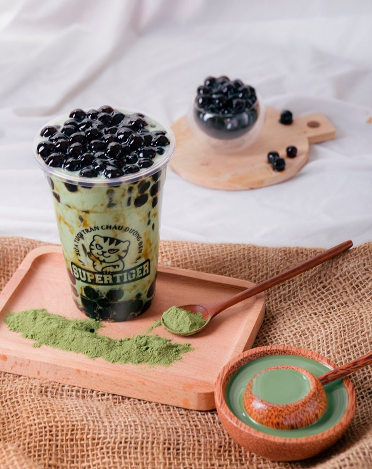 Matcha trân châu đường đen béo vị sữa, ngọt nhẹ vị đường đen và thơm mùi matcha