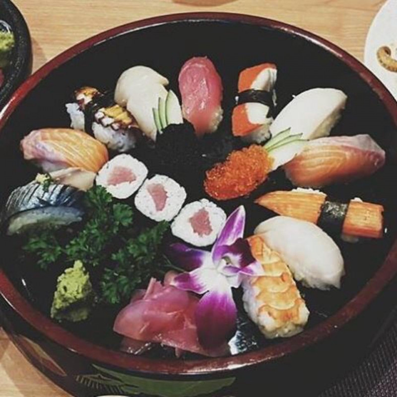 Set sushi thập cẩm