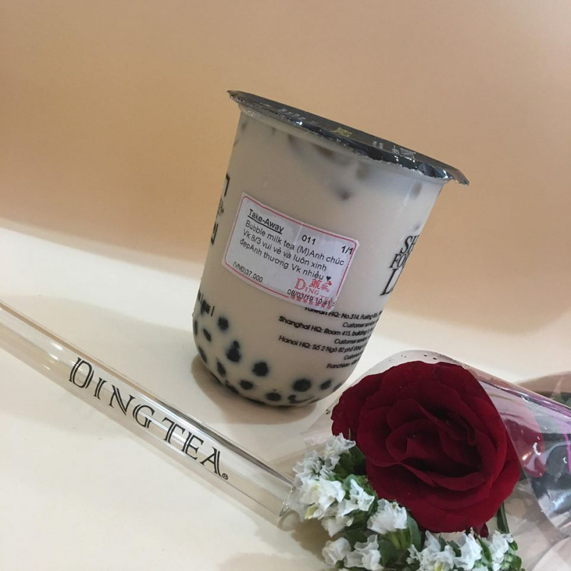 Ding Tea là một trong những quán trà sữa Đài Loan được nhượng quyền nằm trên đường Bà Triệu