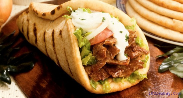 Gyro chính là bánh mì kẹp theo kiểu truyền thống của Hy Lạp.