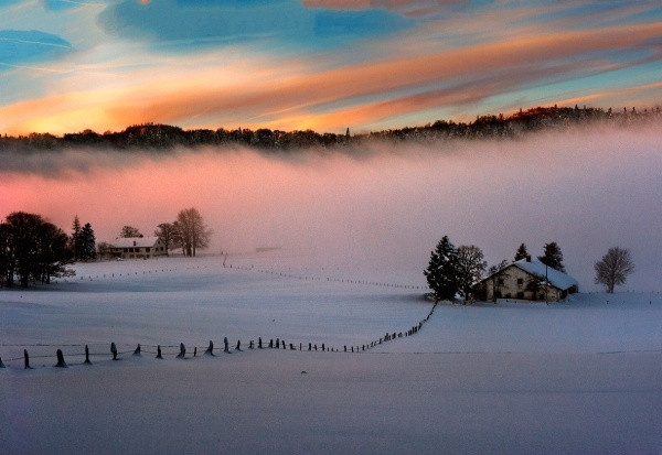 Được mệnh danh là quốc gia đáng sống nhất thế giới nên mùa đông ở Thụy Sĩ cũng là một trong những mùa đông lạnh nhất và thu hút nhiều khách du lịch nhất.