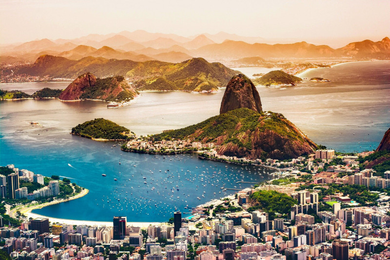 Brazil là quốc gia đông dân nhất và lớn nhất ở Nam Mỹ.