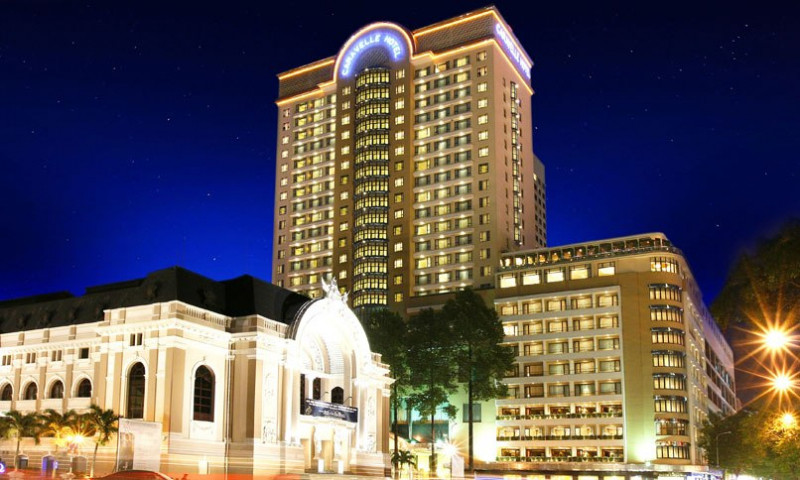 Khách sạn Caravelle Saigon về đêm