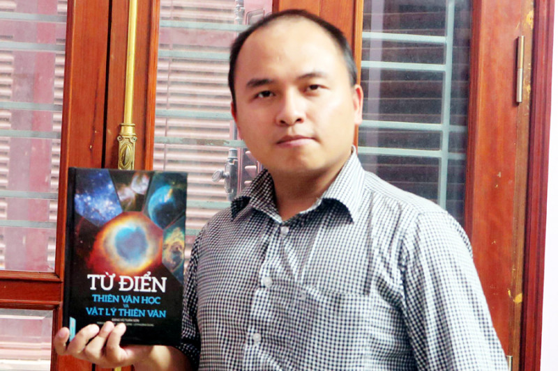 Cuốn “Từ điển thiên văn học và vật lý thiên văn” là cuốn từ điển thiên văn bán chạy nhất hiện nay, là công cụ hữu hiệu hỗ trợ các nhà thiên văn học và những người đam mê thiên văn.