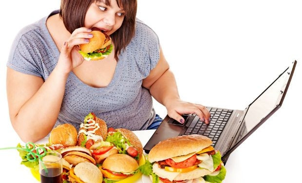 Ăn quá nhanh sẽ gây các rắc rối ở dạ dày, tiêu hóa