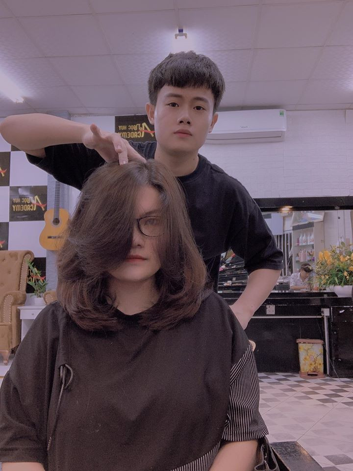 Cô thợ cắt tóc gội đầu ở Hà Nội dương tính với COVID19  Tuổi Trẻ Online