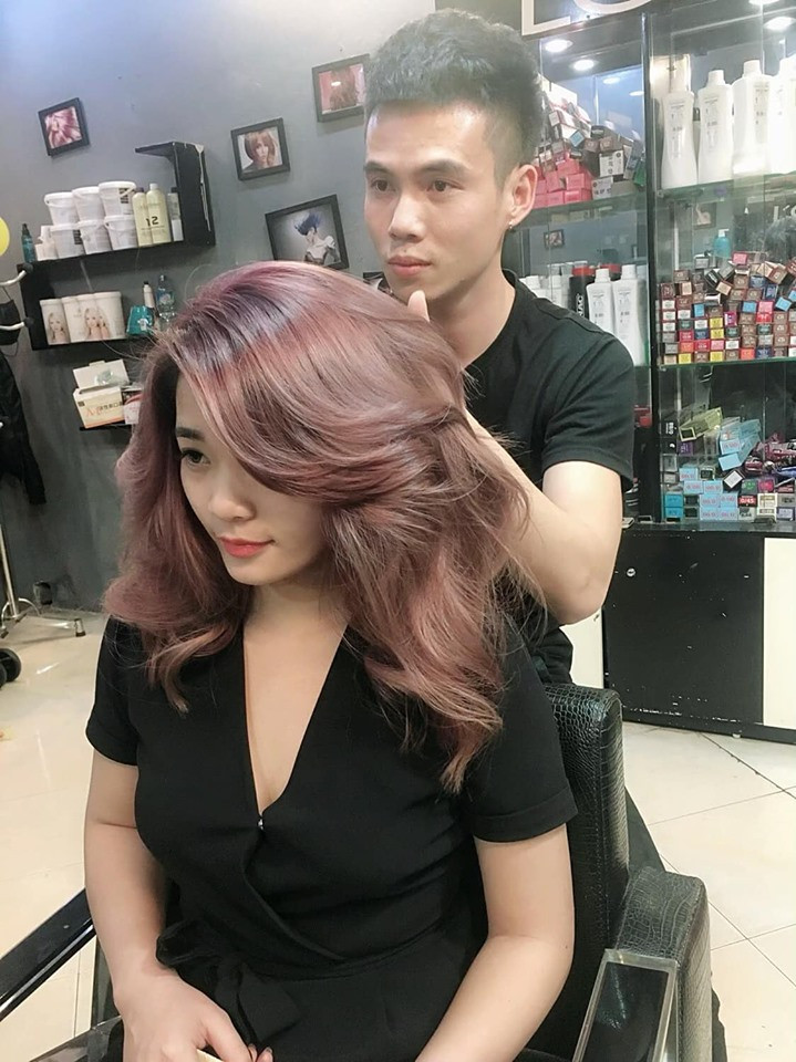 Khi nhuộm tóc tại Nguyễn Hair, bạn sẽ được đảm bảo tóc của bạn đẹp, bền màu, nhuộm xong tóc mềm mịn ngay cả khi về nhà