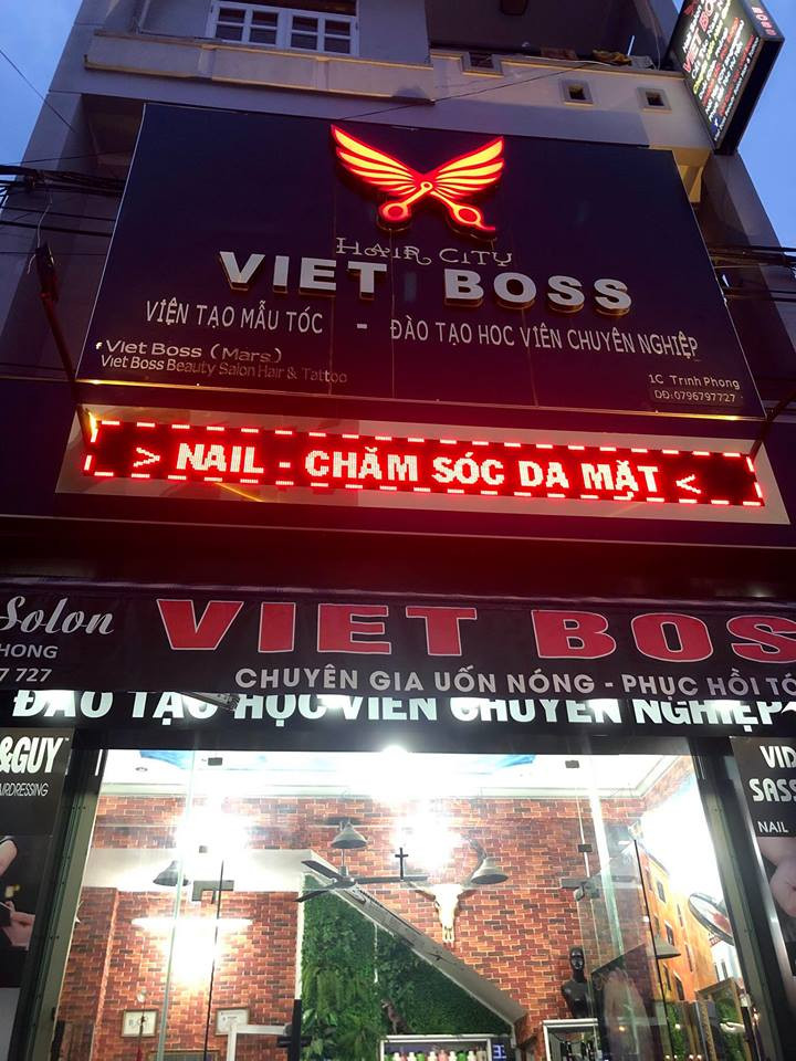 Viet Boss Beauty Salon Hair & Tattoo là một địa chỉ được biết đến với các dịch vụ cắt tạo kiểu, gội đầu và uốn, duỗi, nhuộm uy tín tại Nha Trang