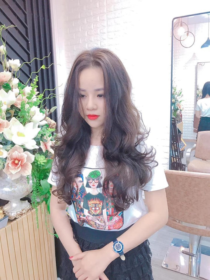 Salon Hải Hà chuyên sử dụng toàn bộ sản phẩm hãng nhập khẩu cao cấp,salon cam kết pha thuốc trước mặt khách hàng nhé