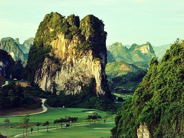 Khung cảnh thơ mộng tại Phoenix Golf