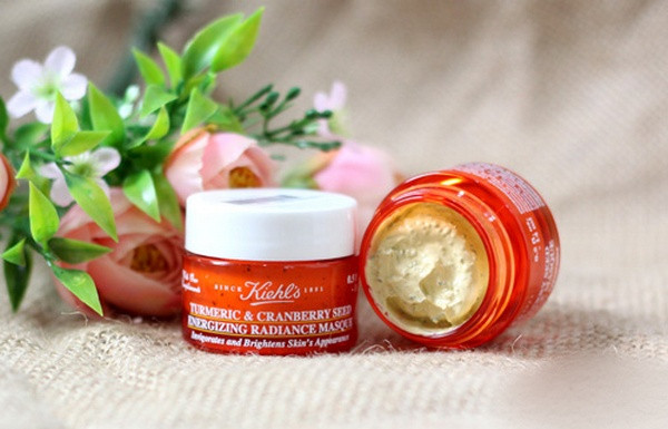 Turmeric & Cranberry Seed Energizing Radiance Masque