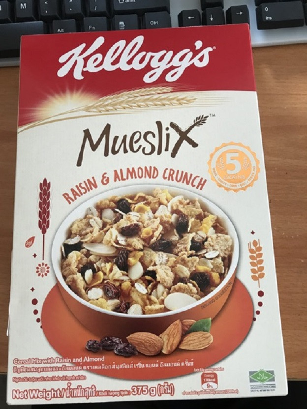 Ngũ cốc ăn sáng Kellogg's Mueslix Raisin & Almond Crunch