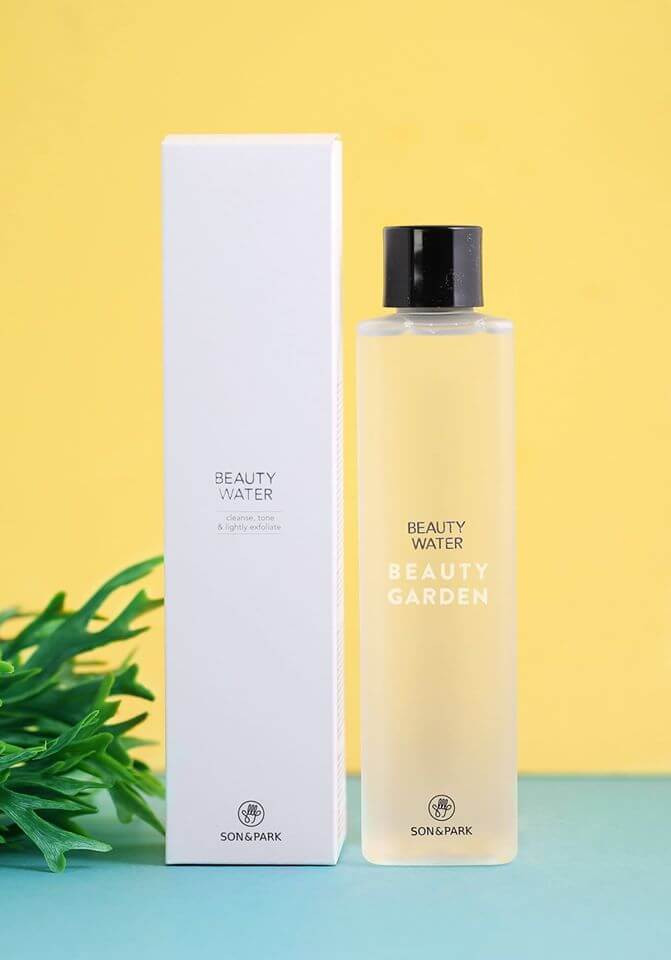 Được giới beauty blogger khen ngợi, nước thần Son & Park Beauty Water là một sản phẩm dưỡng da chất lượng mà nhiều cô nàng nên cân nhắc sở hữu… V