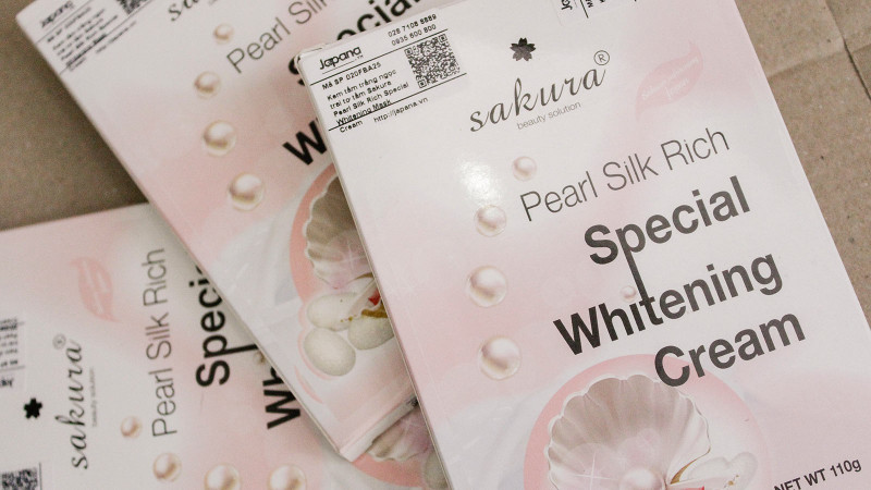 Kem tắm trắng Sakura Pearl Silk Rich Special Whitening Cream