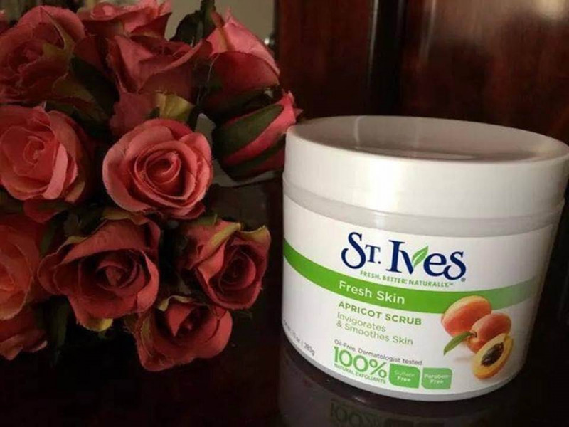 Tẩy da chết St.Ives Fresh Skin Apricot Scrub