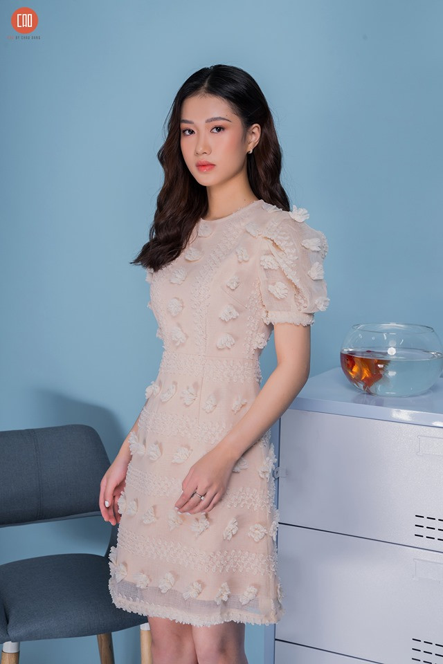 Váy với thiết kế phá cách và lạ mắt - một sản phẩm thời trang của Cao by ChauDang