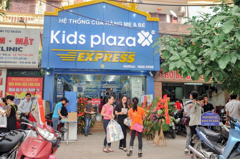 Một chi nhánh của Kids Plaza tấp nập trong ngày khai trương.