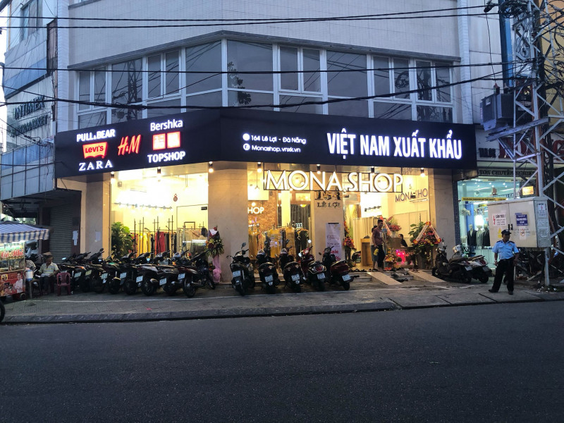 Mona Shop là một trong những shop VNXK được yêu thích nhất Đà Nẵng