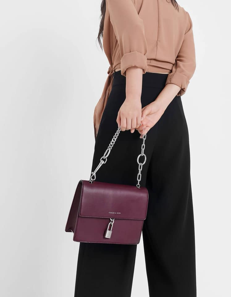 Charles & Keith chiếc túi xách đang rất được ưa chuộng