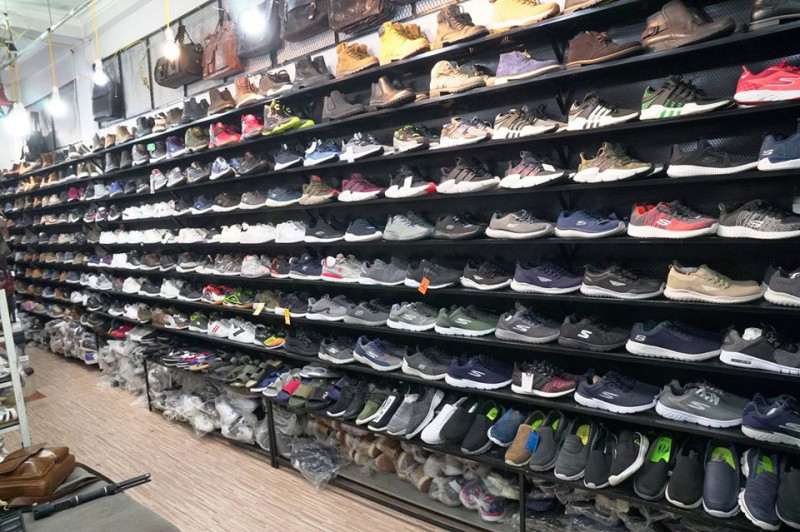 Shop có nhiều mẫu giày có sẵn, bạn chỉ cần đến và lựa chọn thôi