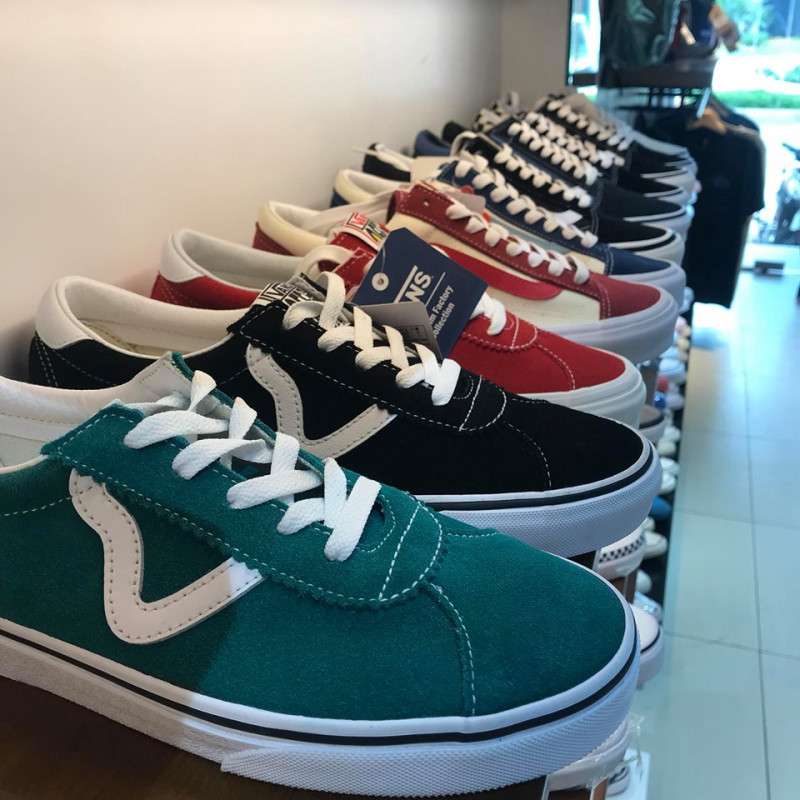 Rất nhiều mẫu Vans tại Vans store Cầu Giấy