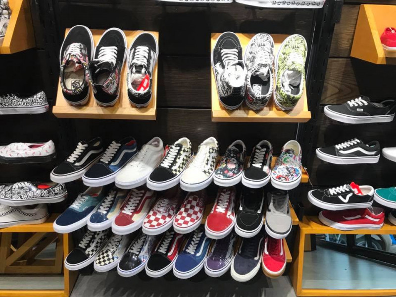 Store luôn cập nhật gần như đầy đủ tất cả mẫu giày Vans mới nhất