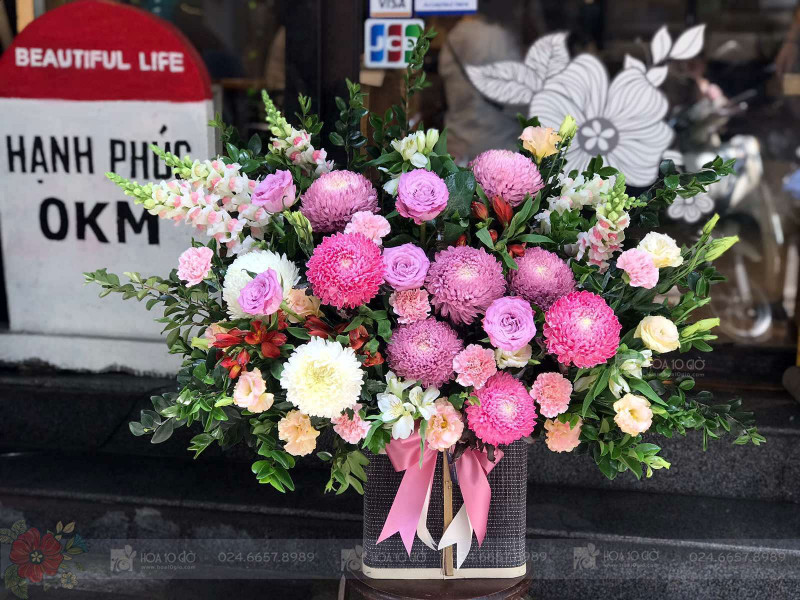 Không chỉ ghi điểm bằng những bông hoa tươi mà cách gói hoa của tiệm hoa này cũng khiến người ta ấn tượng