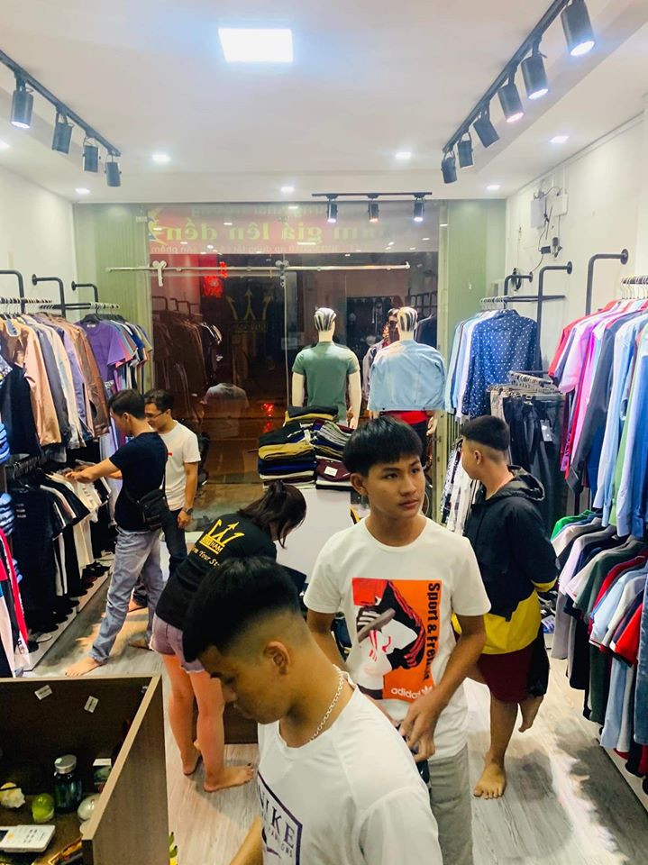 Không gian mua sắm tại Duy Nam Fashion