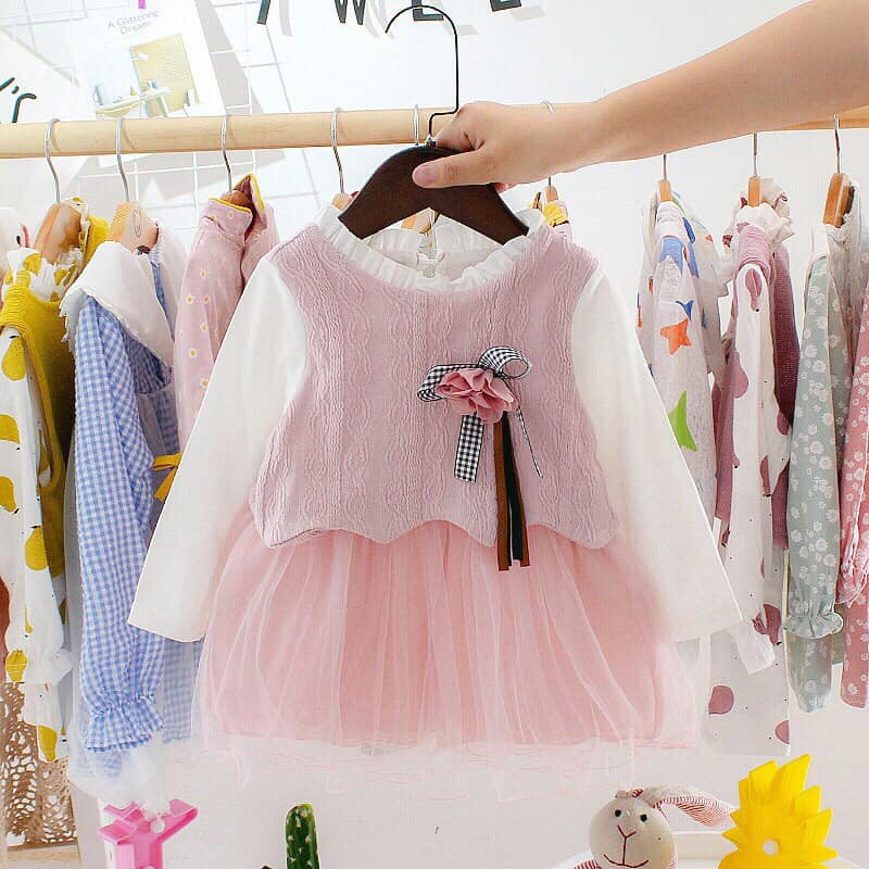 Đầm xòe cho bé gái ở shop được thiết kế bởi họa tiết hài hòa, điểm nhấn bèo nhún, xếp ly siêu dễ thương sẽ khiến cho con em các mẹ, các bạn diện lên là xinh cực kỳ