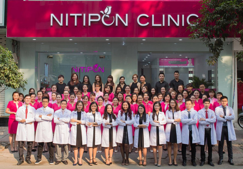 Nitipon Clinic Việt Nam sử dụng phương pháp trị mụn độc quyền Acnesure.