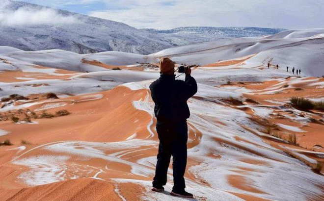 Tuyết rơi ở sa mạc Sahara