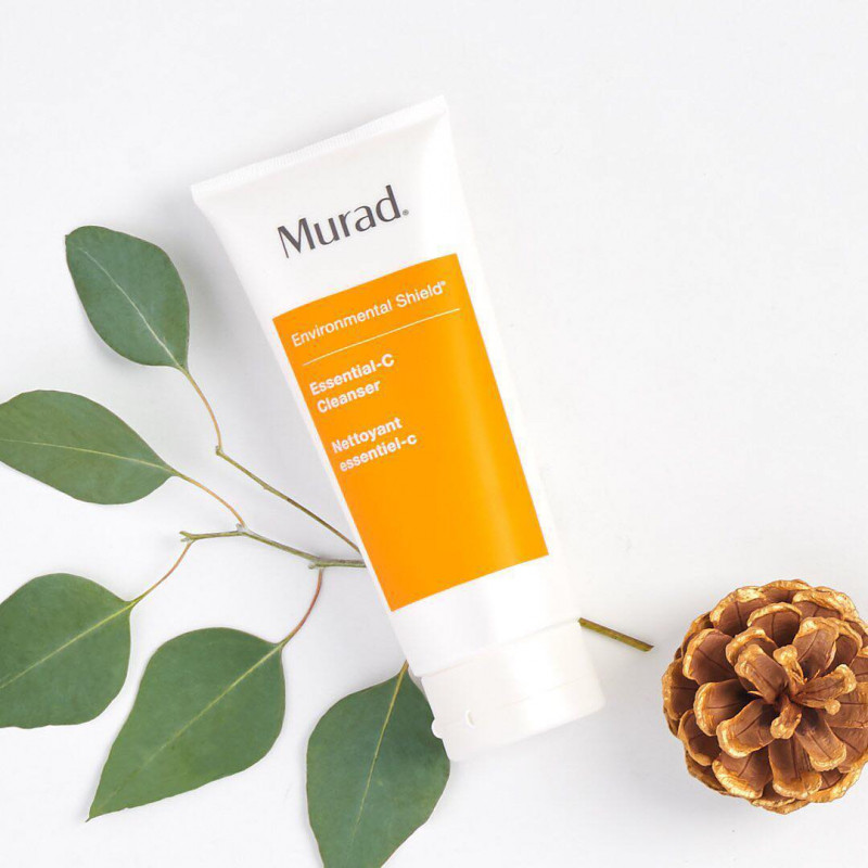 Murad Environmental Shield Essential-C Cleanser được mệnh danh là “hiệp sĩ” bảo vệ làn da khỏi những tác hại từ môi trường.