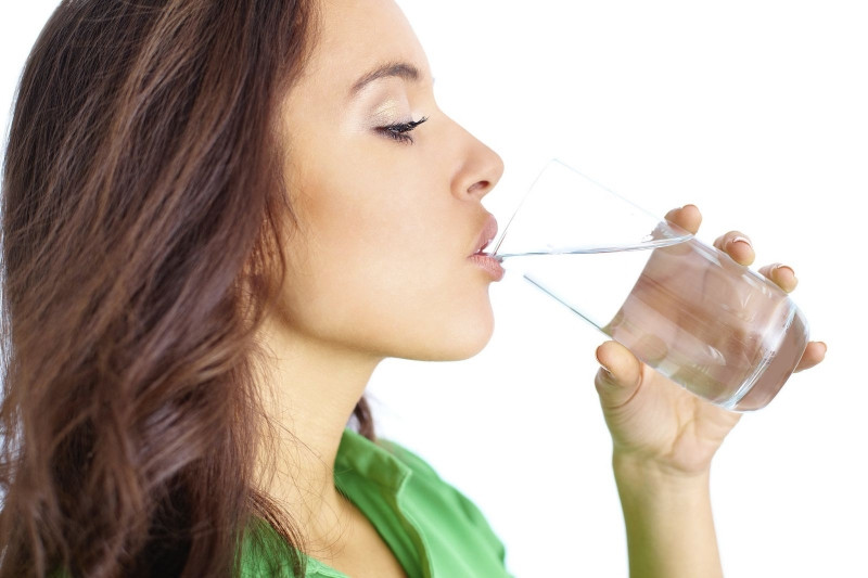 Uống nhiều nước giúp nhanh chóng đẩy lùi cảm cúm