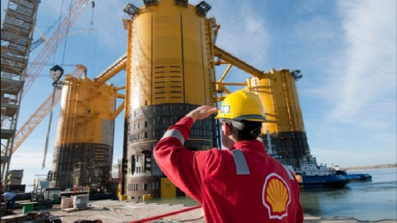 Nhà máy lọc dầu thuộc tập đoàn Royal Dutch Shell